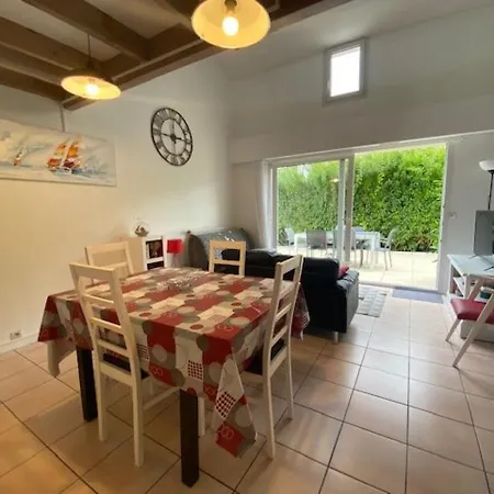 Holiday home Maison 3 Ch. A Avec Jardin, Wifi Et Animaux Acceptes - Fr-1-494-143